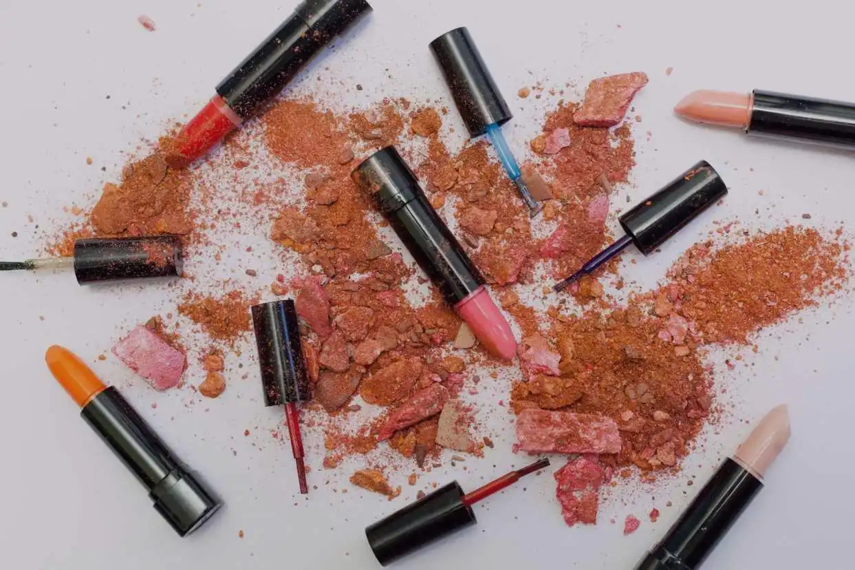 Maquillage lèvres : discret et tenace.