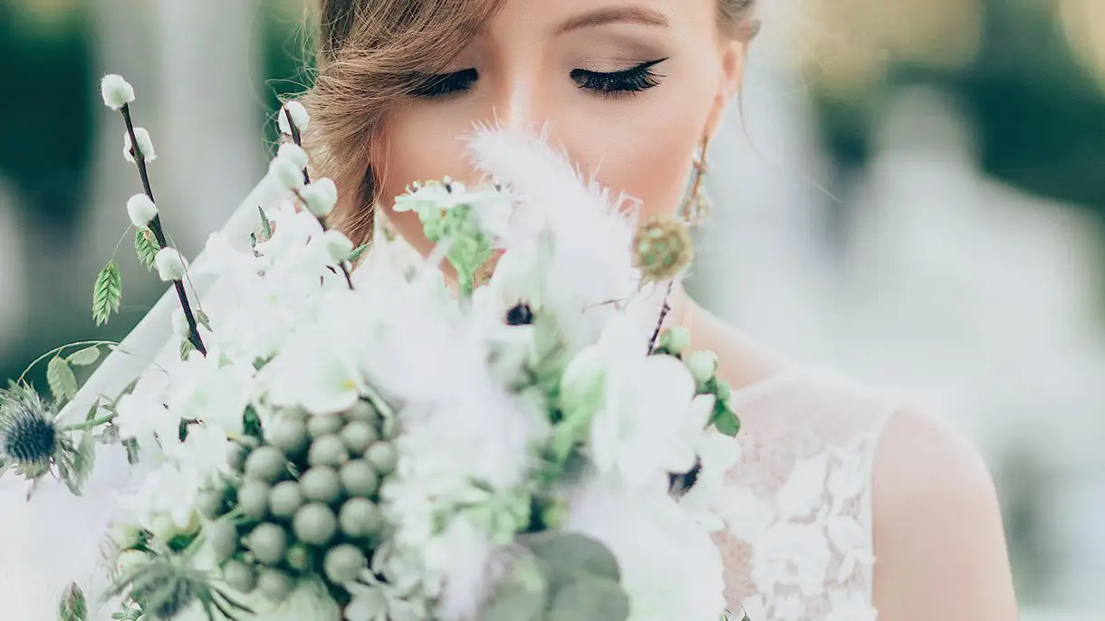 Publication des bans : étape indispensable de mariage fleuri.